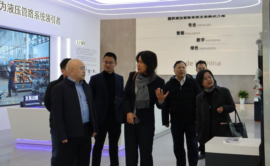 2023年12月13日，Parker中国FCG工厂总经理黄英一行莅临BB贝博艾弗森参观互换。
