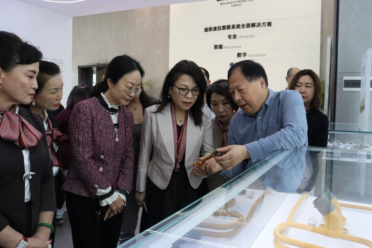 2025年3月26日，全国台企联常务副会长、妇女工委会主委李泓兰一行莅临BB贝博艾弗森股份调研。